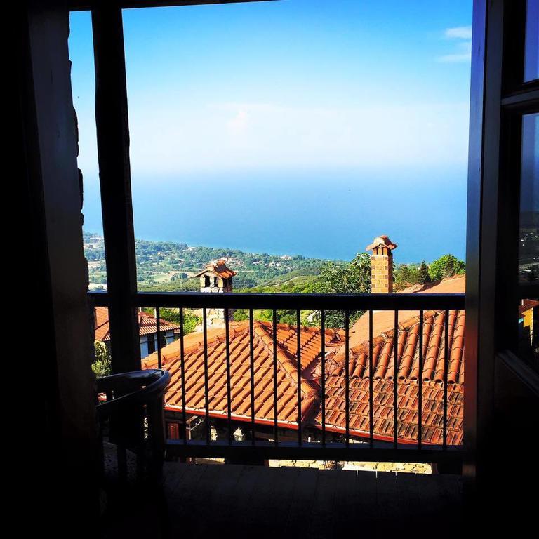 Enastron Guesthouse Palaios Panteleimonas Quarto foto