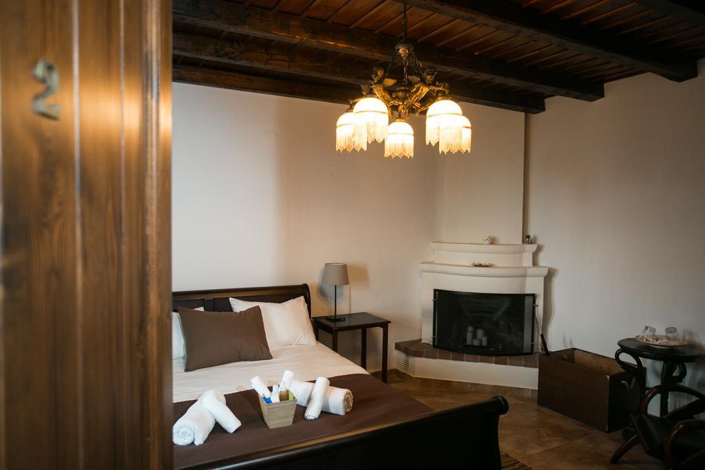 Enastron Guesthouse Palaios Panteleimonas Quarto foto